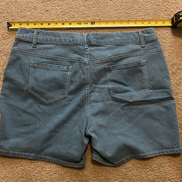 Faded Glory light denim short - Picture 2 of 3